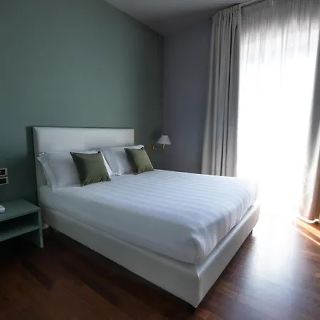 Enzo Hotel