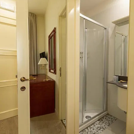 Enzo 4* بورتو ريكاناتي