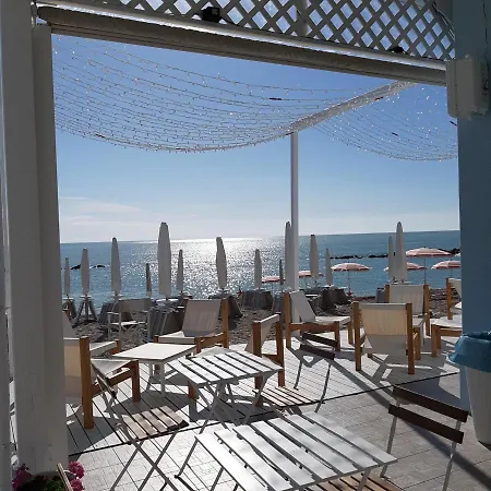 Enzo فندق بورتو ريكاناتي