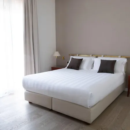 Enzo فندق بورتو ريكاناتي